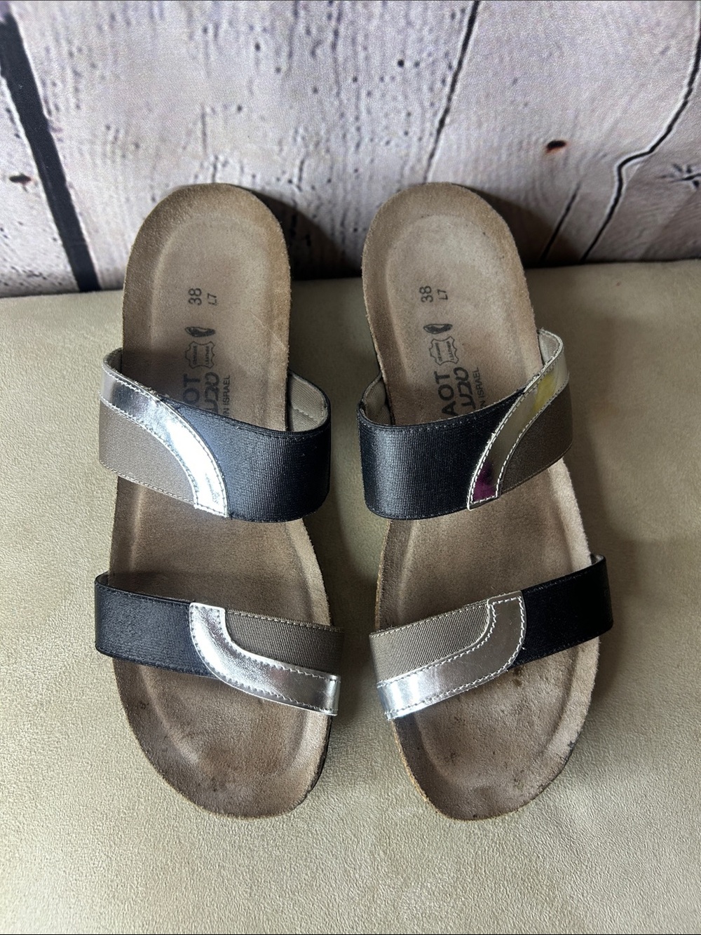NAOT Frankie women’s slide sandal. 2 strap metallic leather size 38,black+silver
